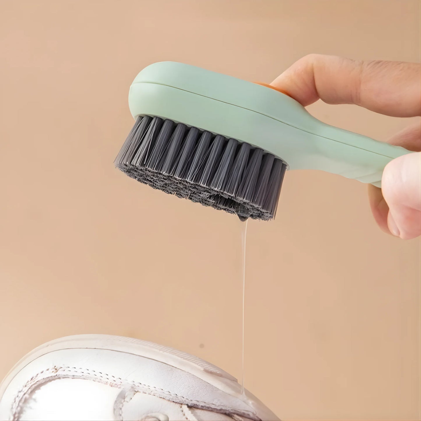 CleanFoam Pro™ Cepillo con Dispensador de Jabon